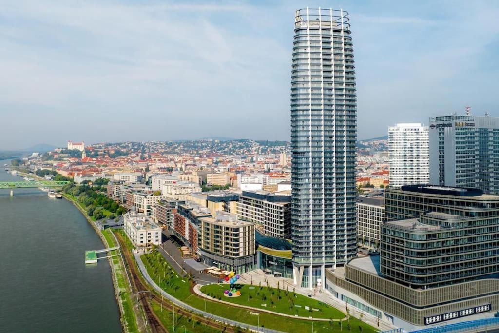 Апартаменты The First Skyscraper In Slovakia Братислава Экстерьер фото
